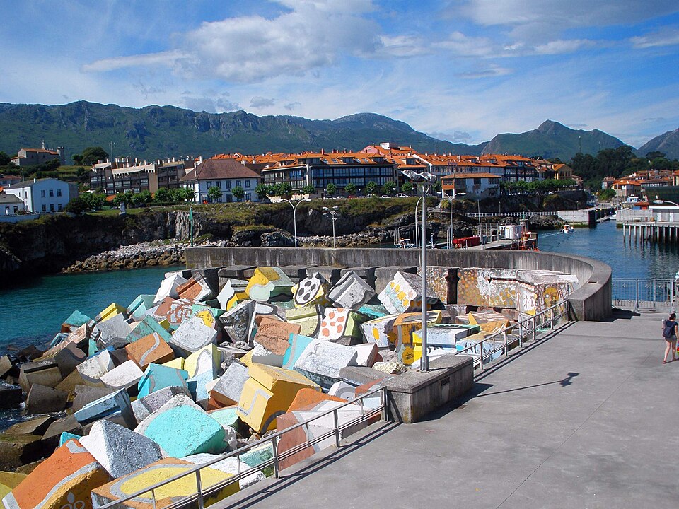Puerto de Llanes y Cubos de la Memoria